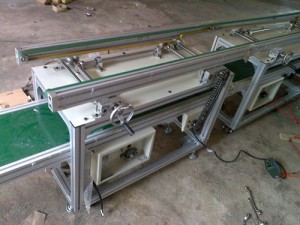 可調(diào)寬返治具流水線